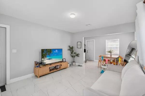 Lake Worth Beach, FL 33460,614 N E ST 1