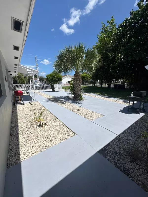 914 3rd ST 4, West Palm Beach, FL 33401