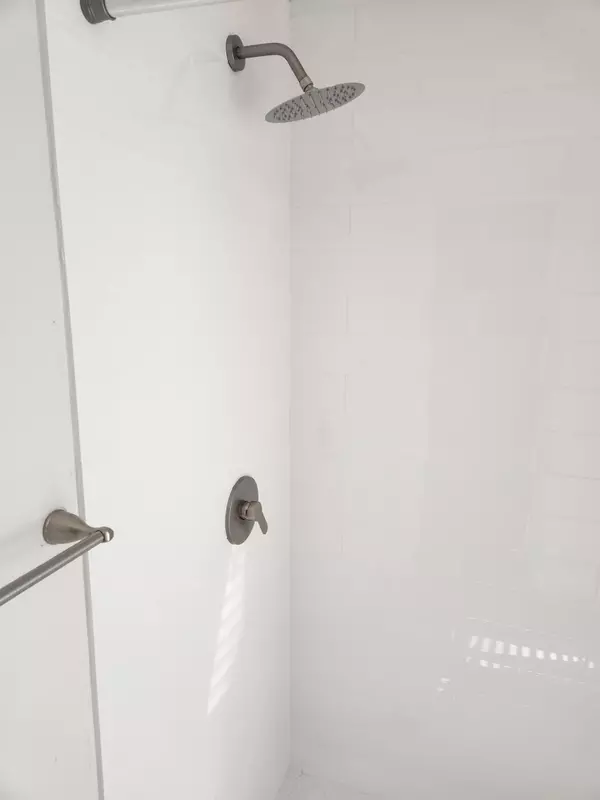 Riviera Beach, FL 33404,65 W 34th ST B