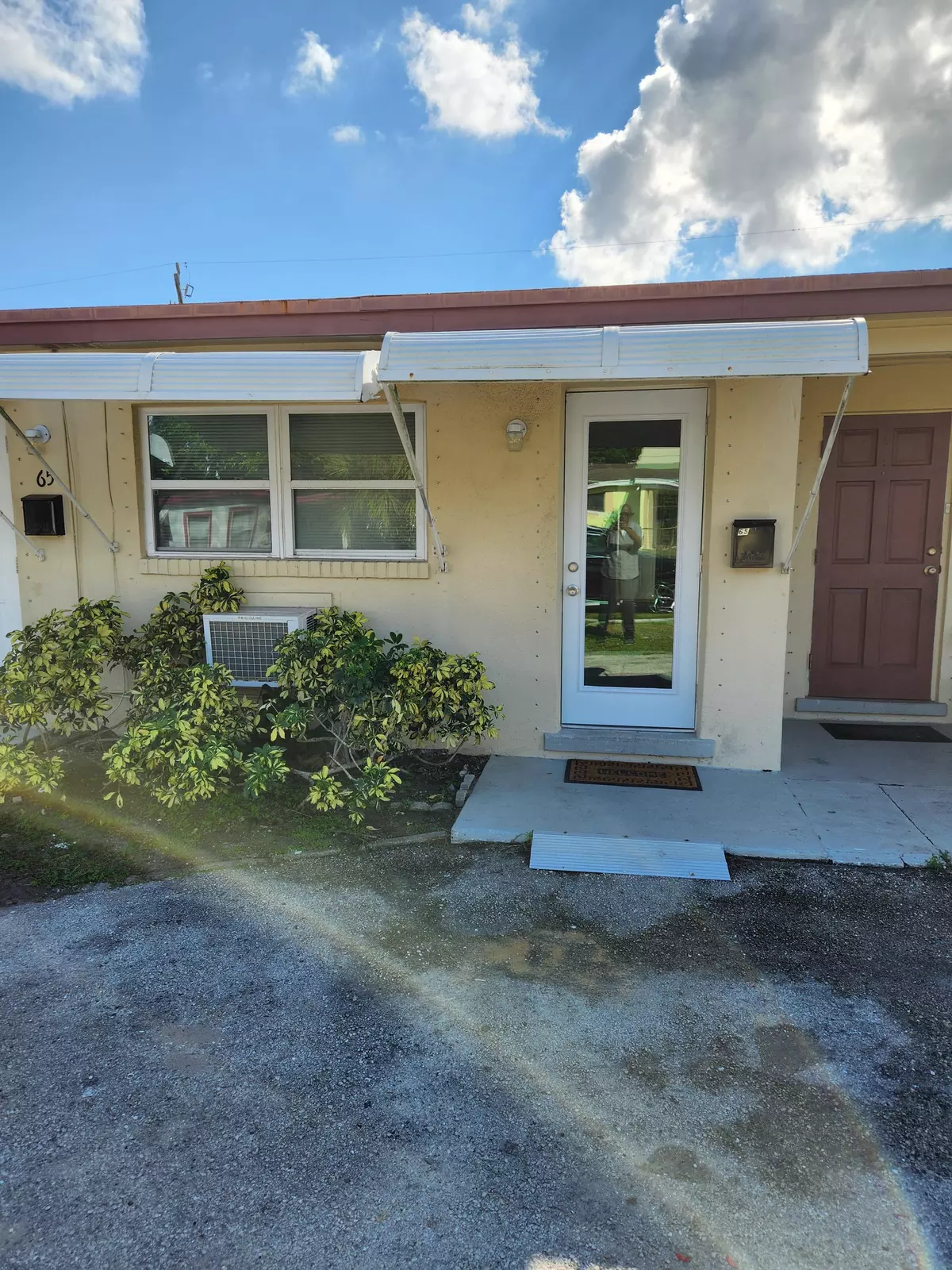 Riviera Beach, FL 33404,65 W 34th ST B