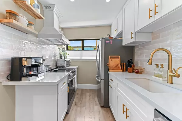 South Palm Beach, FL 33480,3605 S Ocean BLVD 122