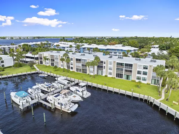 Stuart, FL 34994,1950 SW Palm City RD 6-105