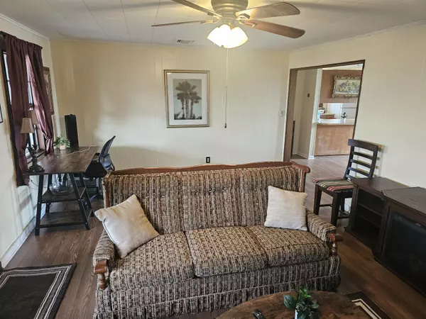 Okeechobee, FL 34974,1047 5 ST