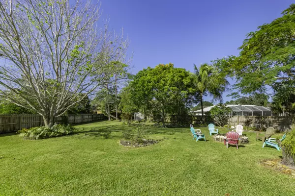 Port Saint Lucie, FL 34983,762 SE River LN