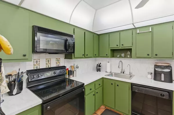 Pompano Beach, FL 33069,3505 Oaks WAY 412