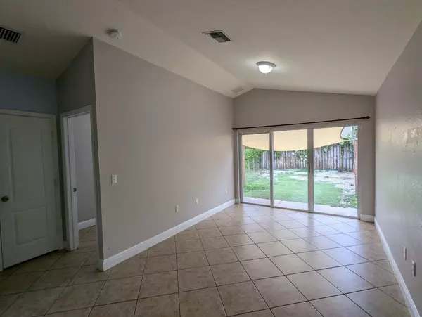 Lake Worth, FL 33463,4910 Cambridge ST