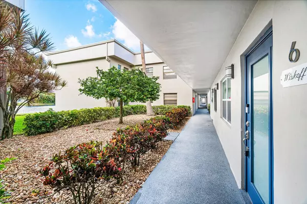 Delray Beach, FL 33484,6 Capri A