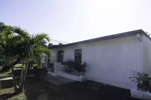 Fort Lauderdale, FL 33311,924 NW 11th CT