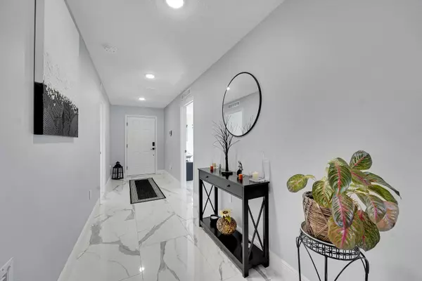 Port Saint Lucie, FL 34983,457 SE Guava TER