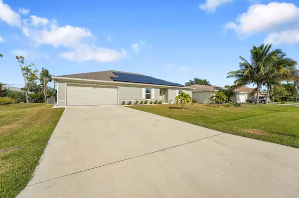 Port Saint Lucie, FL 34983,457 SE Guava TER