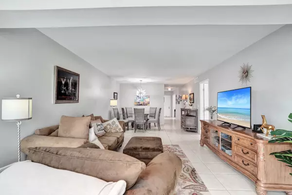 Delray Beach, FL 33445,1435 SW 27th AVE 101