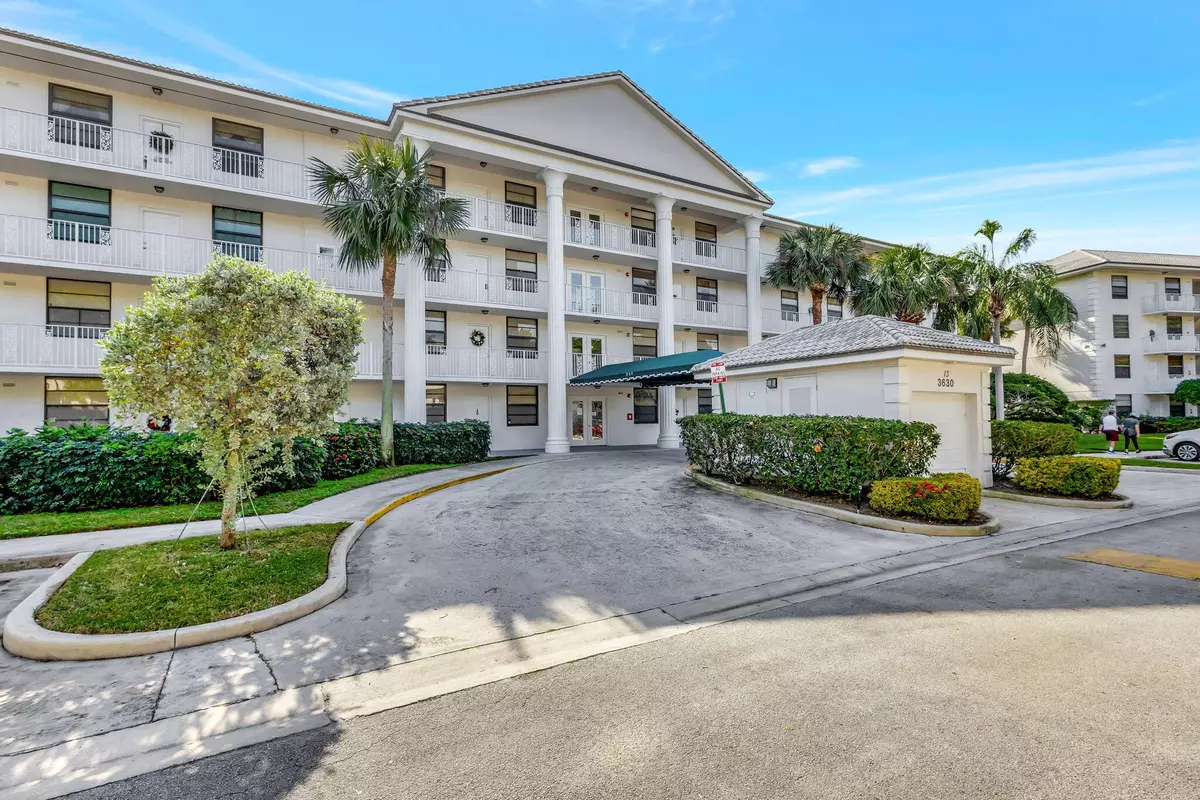 West Palm Beach, FL 33401,3630 Whitehall DR 105