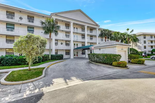 3630 Whitehall DR 105, West Palm Beach, FL 33401