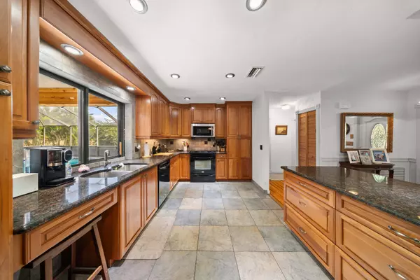 Port Saint Lucie, FL 34953,2025 SW Driftwood ST