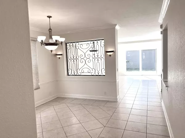 Lake Worth, FL 33463,5058 Massy DR