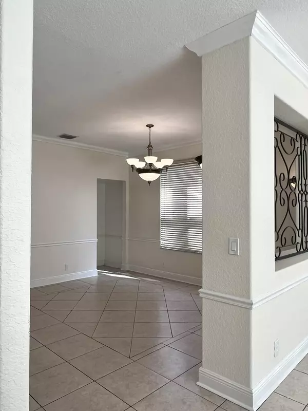 Lake Worth, FL 33463,5058 Massy DR