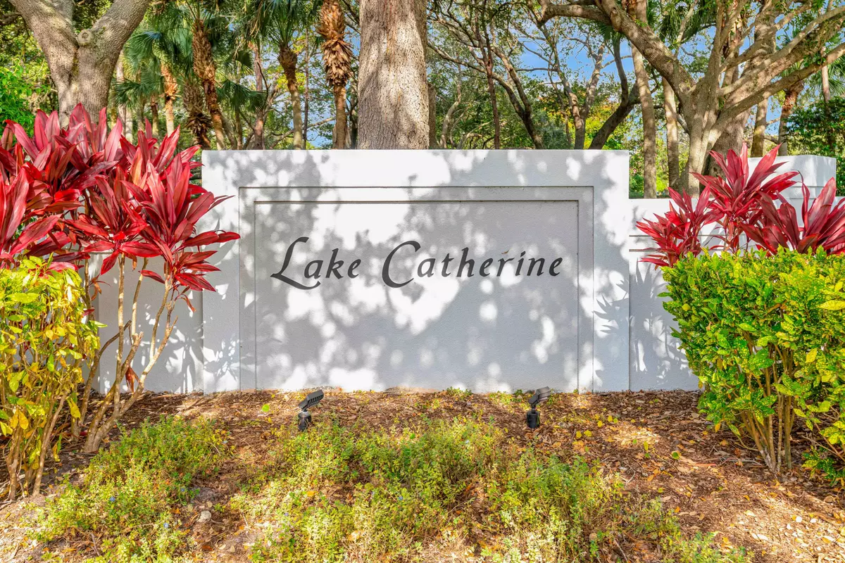 Palm Beach Gardens, FL 33403,4904 Lake Catherine DR