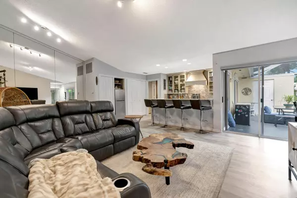 Palm Beach Gardens, FL 33403,4904 Lake Catherine DR