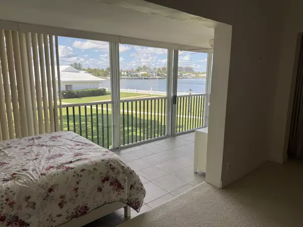 North Palm Beach, FL 33408,1 Church LN 109-110