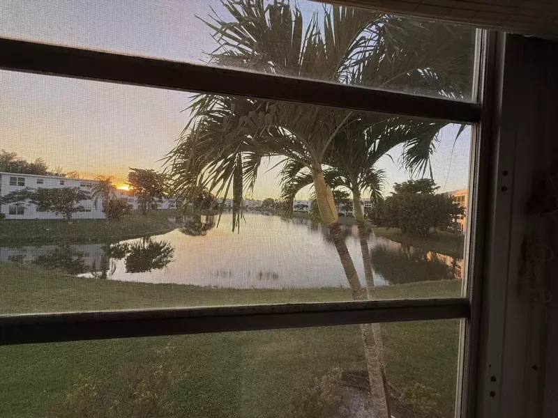 207 Wellington E, West Palm Beach, FL 33417