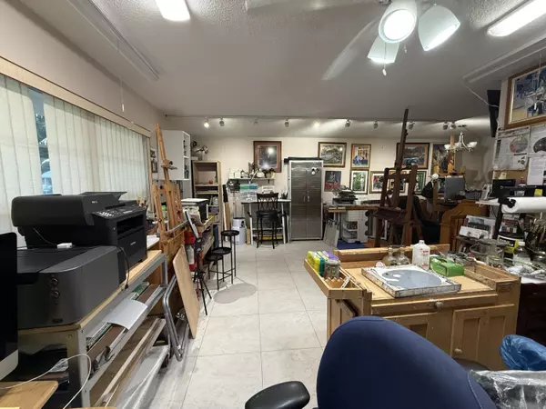 West Palm Beach, FL 33417,207 Wellington E