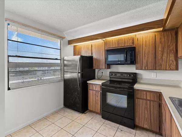 West Palm Beach, FL 33409,3501 Village BLVD 406