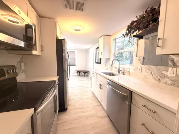 Lantana, FL 33462,1093 Highview RD