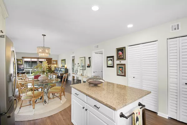 Stuart, FL 34997,871 SW SW South River DR 202