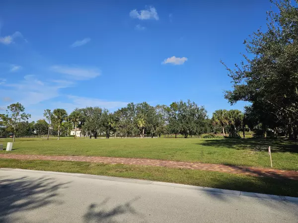 Port Saint Lucie, FL 34952,102 SE Via Lago Garda