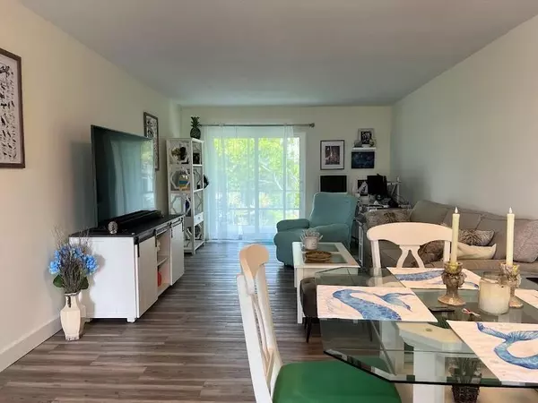 Fort Pierce, FL 34949,323 Leeward LN 204