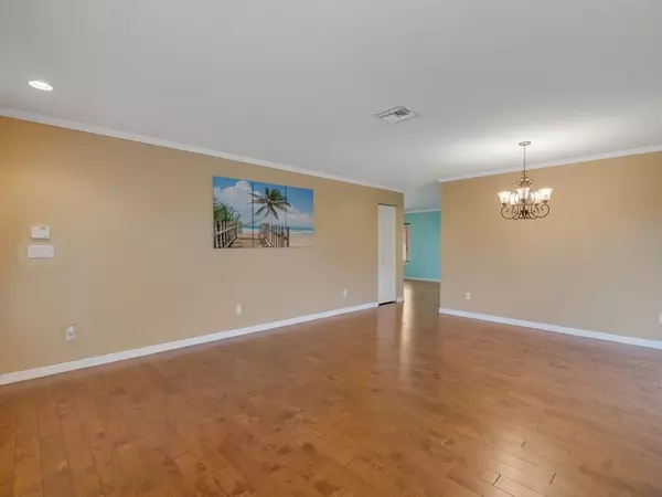 Vero Beach, FL 32967,5595 45th AVE