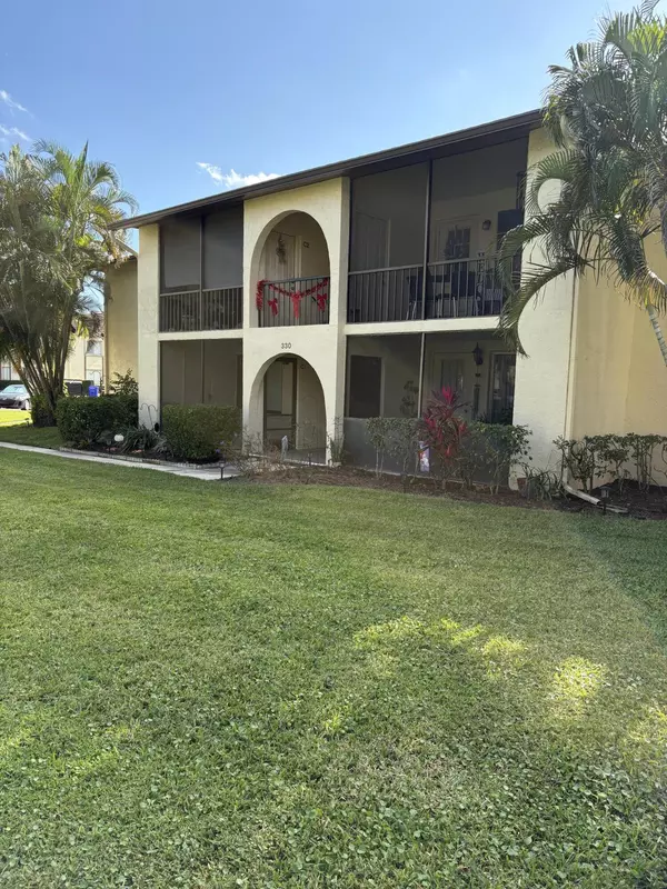 Greenacres, FL 33463,330 Knotty Pine CIR B-2