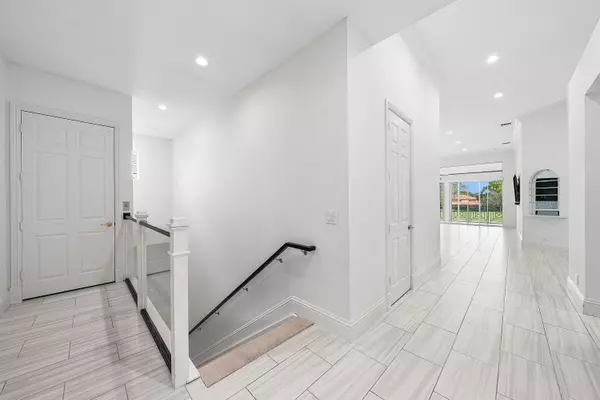 Palm Beach Gardens, FL 33418,114 Palm Point CIR C