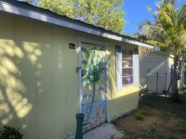 Okeechobee, FL 34974,1099 7th ST