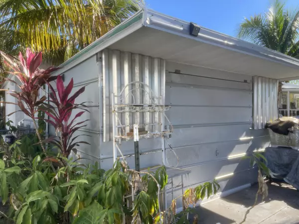 Okeechobee, FL 34974,1099 7th ST