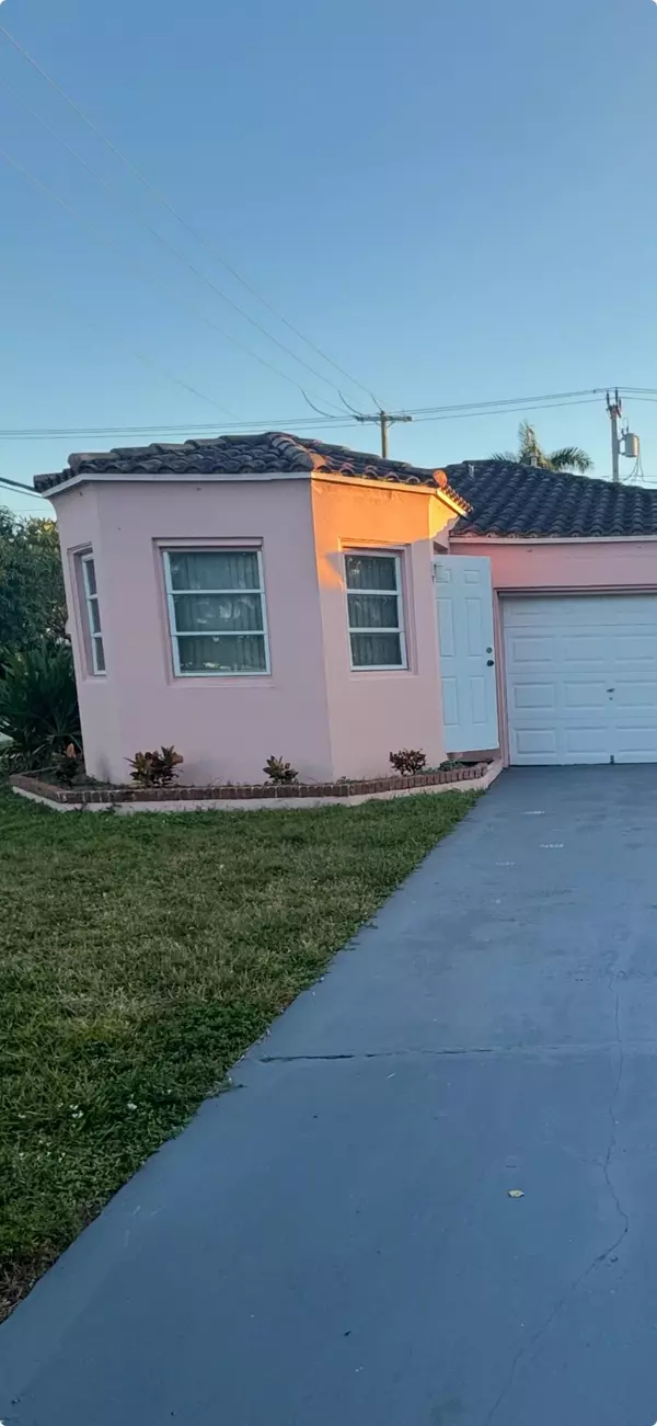 Hollywood, FL 33020,1600 Van Buren ST