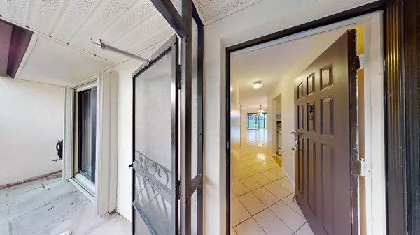 West Palm Beach, FL 33411,121 Lake Paula DR