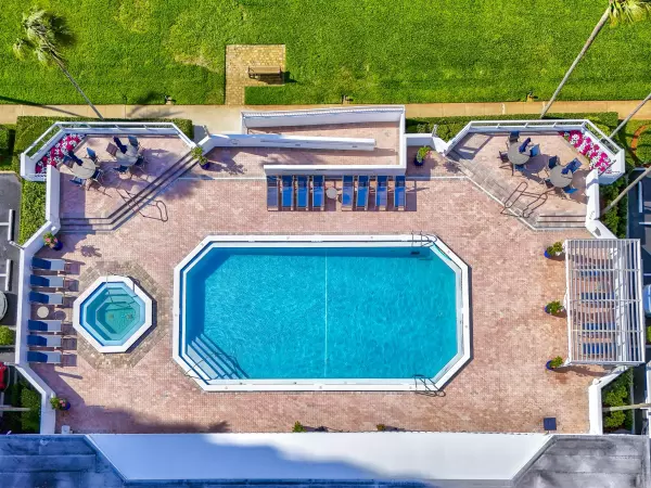 North Palm Beach, FL 33408,123 Lakeshore DR 745