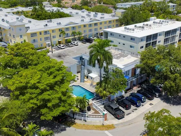 Fort Lauderdale, FL 33301,105 NE 16th TER