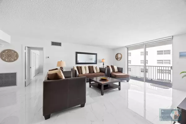 Hallandale Beach, FL 33009,137 Golden Isles DR 1102