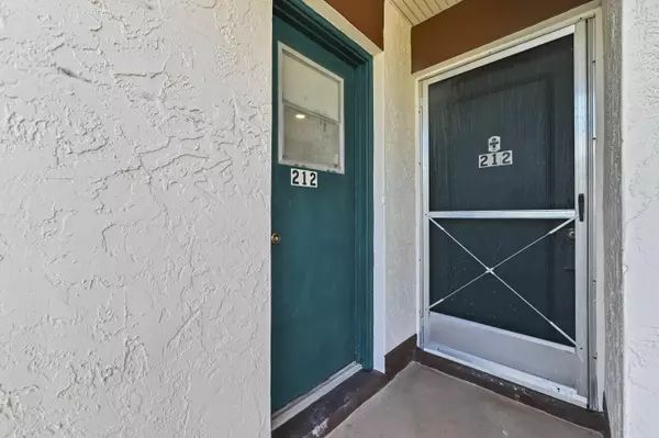 Royal Palm Beach, FL 33411,6 N Greenway 212