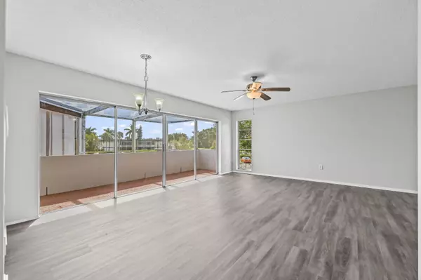 Royal Palm Beach, FL 33411,6 N Greenway 212