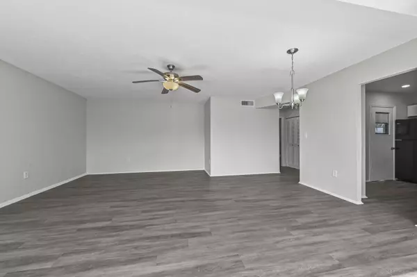 Royal Palm Beach, FL 33411,6 N Greenway 212