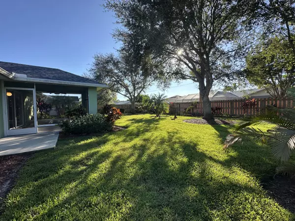 1374 SE Concha ST, Port Saint Lucie, FL 34983