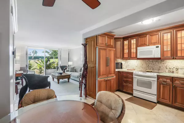 Palm Beach, FL 33480,139 Sunrise AVE 101