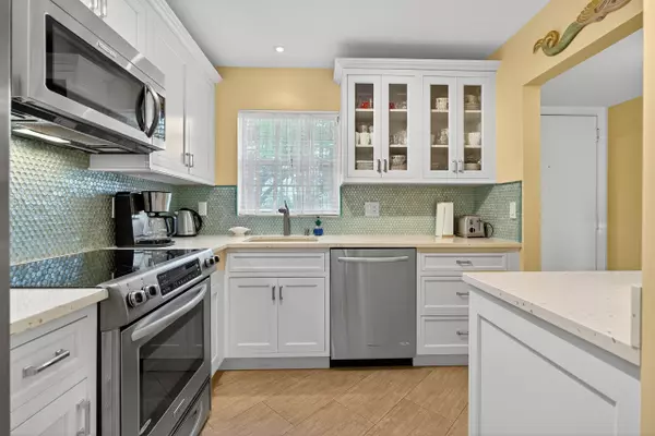 Jupiter, FL 33469,18081 SE Country Club Dr 20-192