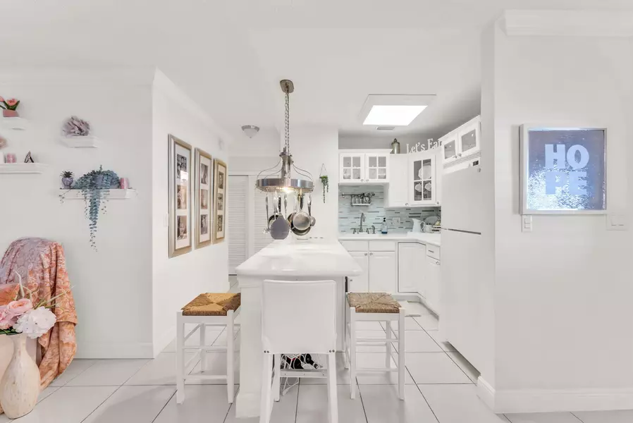 2131 NE 42nd CT 211e, Lighthouse Point, FL 33064