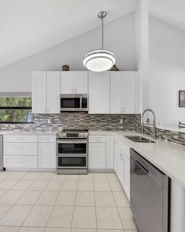 Boca Raton, FL 33498,10920 Lakemore LN 201