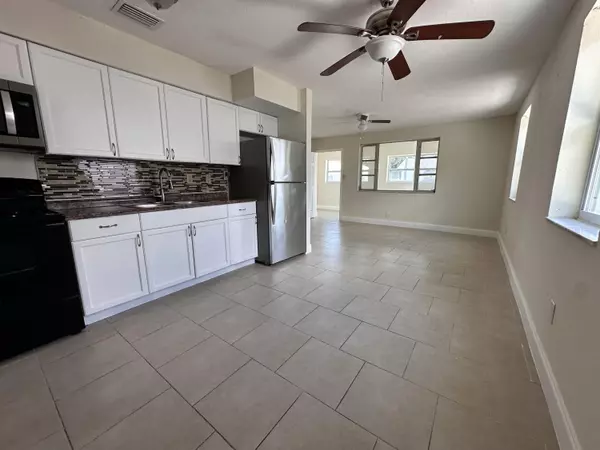 Riviera Beach, FL 33404,840 W 1st ST