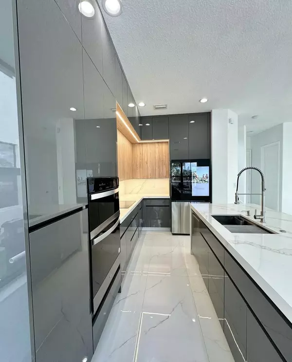 Hialeah, FL 33018,9909 W 32 Ln